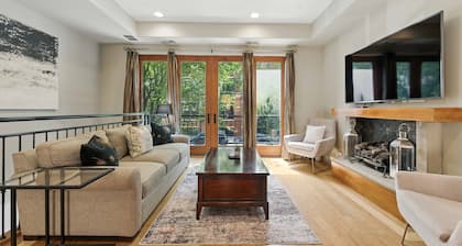 NEW! Spacious 3-Bed West Loop Townhouse, 1 Car Garage by AllSet Turnover