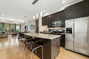 冰箱、微波炉、烤箱、洗碗机