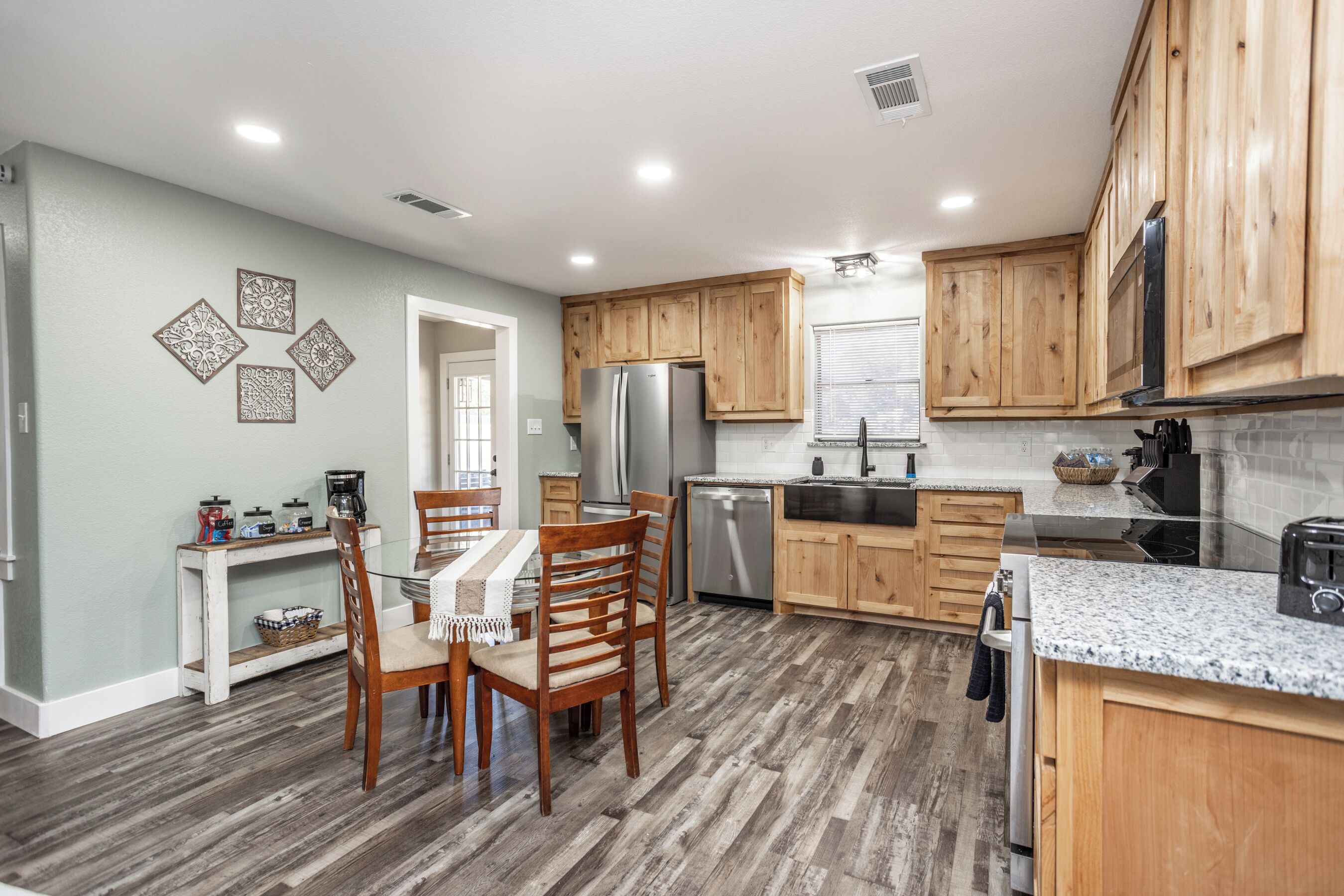 Microwave, oven, stovetop, dishwasher