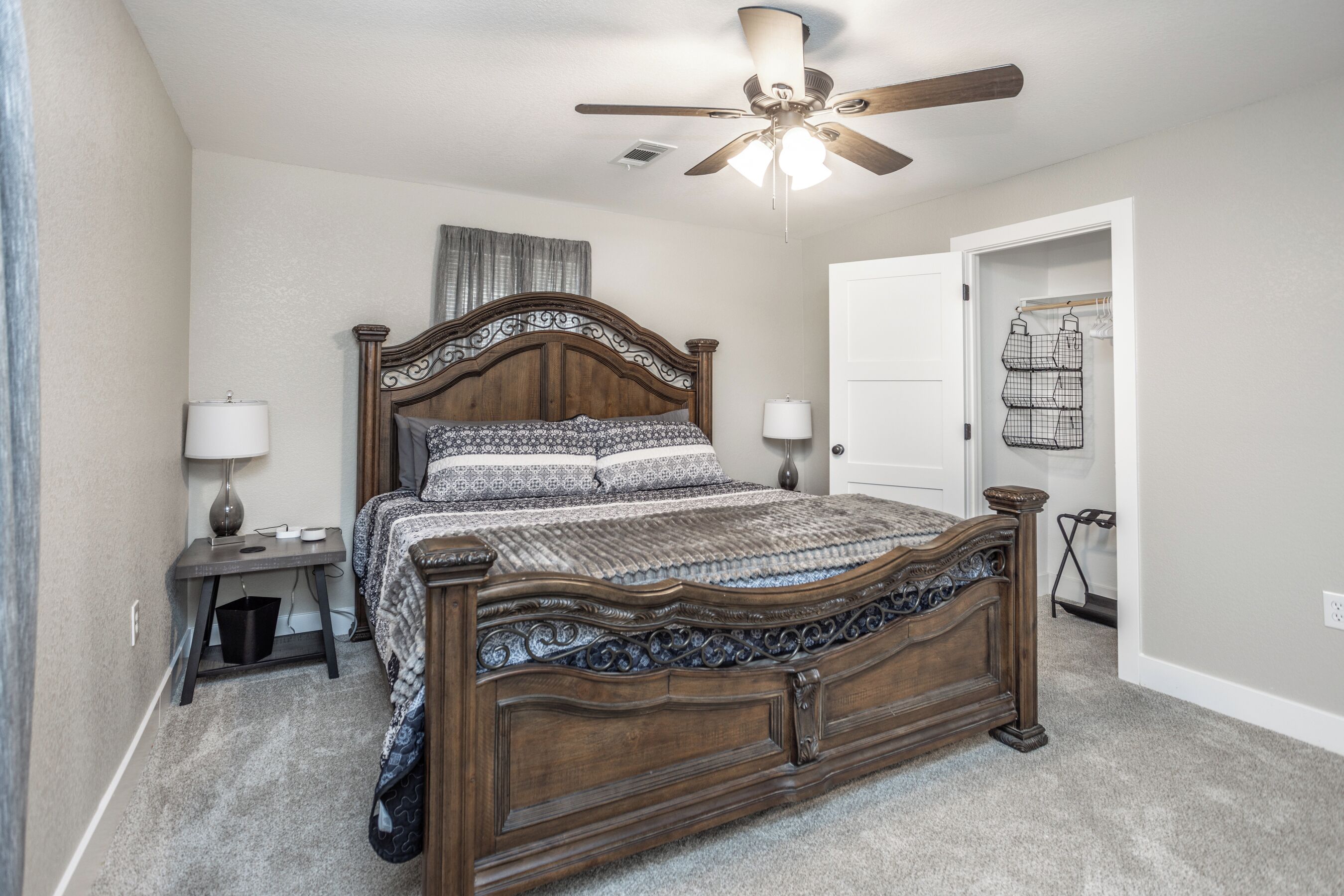 4 dormitoris, planxa i posts de planxar, wifi gratuïta i roba de llit 