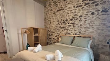 2 bedrooms, free WiFi, bed sheets