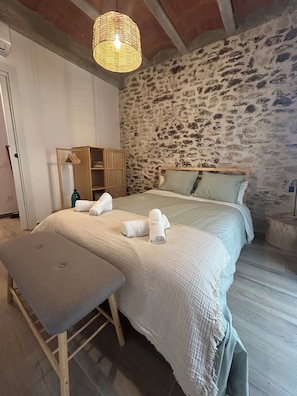2 bedrooms, free WiFi, bed sheets - We have just opened! New Rural House in Almatret, ideal to disconnect (Almatret)
