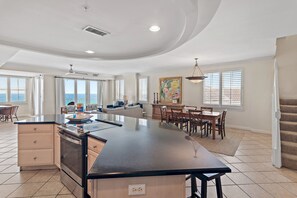 Interior - 🏖️Beachfront-Pool+Hot Tub-Inn at Crystal Beach 611🏖️ (Destin)