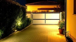 A gated entrance with a tiled pathway leading to a building with a tiled roof. - Detached house in the center of Tonfano • 100 m from the sea • 2 parking spaces (Marina di Pietrasanta)