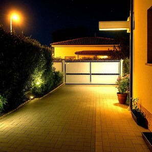 A gated entrance with a tiled pathway leading to a building with a tiled roof. - Detached house in the center of Tonfano • 100 m from the sea • 2 parking spaces (Marina di Pietrasanta)