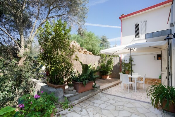 Terrace/patio - Apartment 'Monolocale' with Lake View, Wi-Fi and Air Conditioning (Otranto)