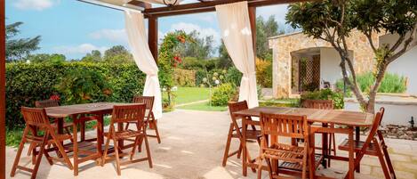 屋外ダイニングエリア