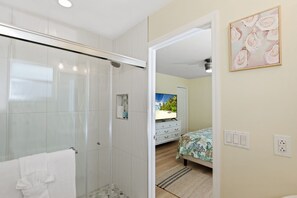 4 bedrooms, Internet, bed sheets