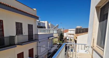 Newly renovated apartment, 50 meters from the beaches, in the city center