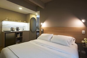 1 bedroom, desk, free WiFi, bed sheets