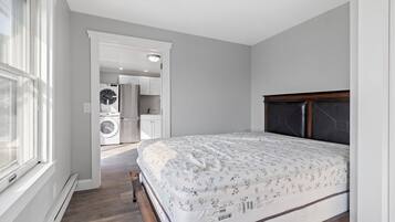 1 chambre, bureau, fer et planche Ă repasser, lit parapluie