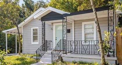 Modern/Private Tampa Getaway Steps from Ybor