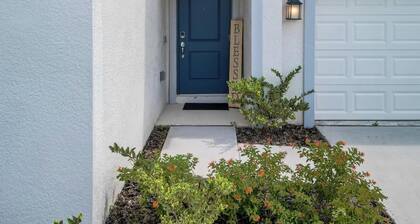 Relaxing Oasis - 4 bar, Alaskan King Bed, Grill & Games