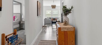 Relaxing Oasis - 4 bar, Alaskan King Bed, Grill & Games