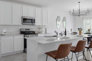 Micro-ondes, four, plaque de cuisson, lave-vaisselle