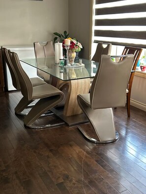 Dining - Spacious 4BR Retreat- Perfect for Families & Groups! (Airdrie)