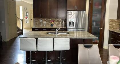 Spacious 4BR Retreat- Perfect for Families & Groups!