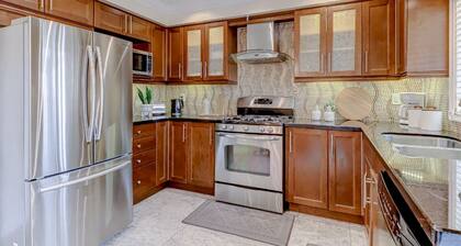Prestige Manor – 6BR | Sunroom | 3400 Sqft