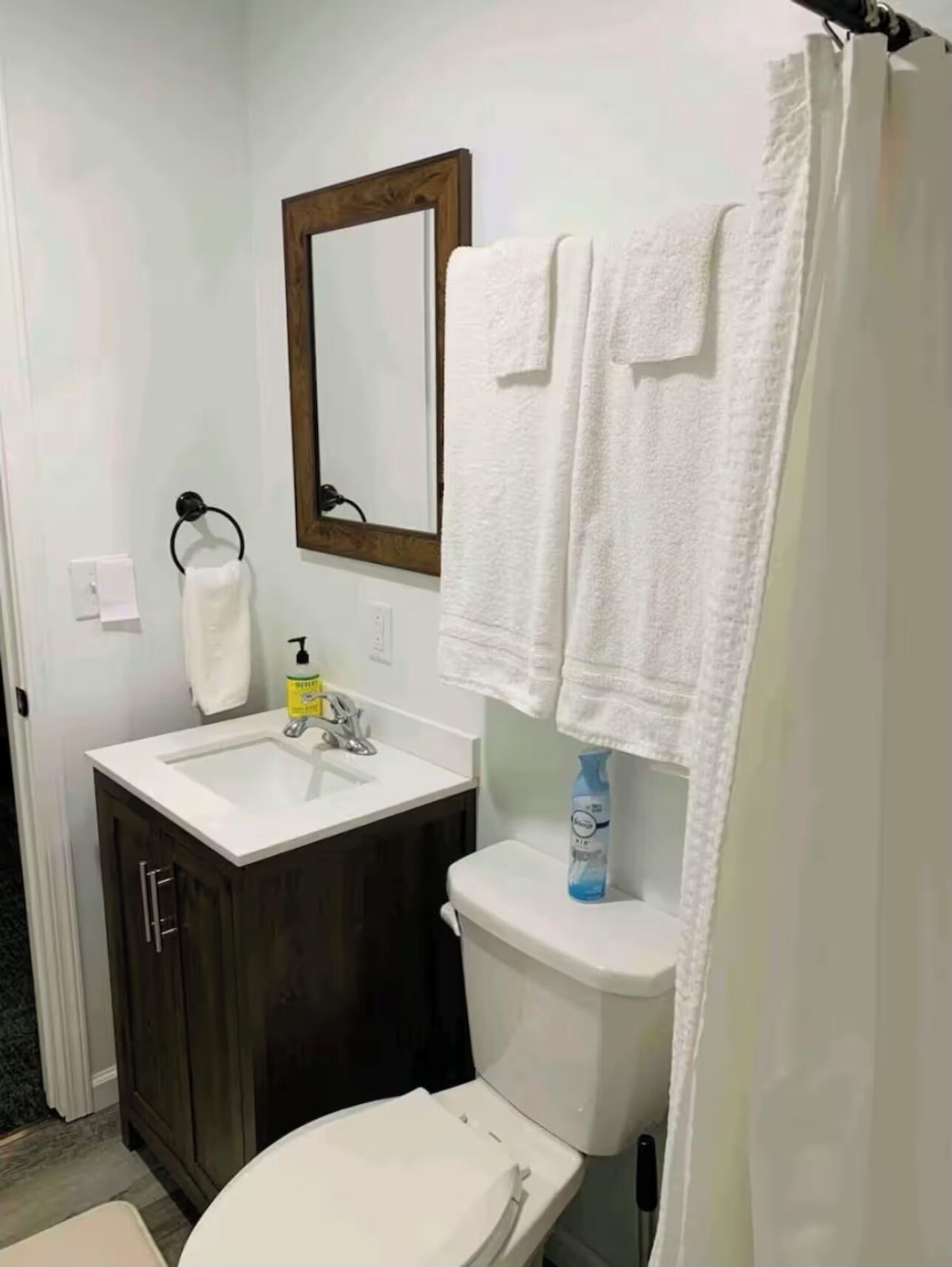 Haartrockner, Handtücher, Seife, Shampoo