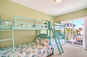 5 bedrooms, iron/ironing board, Internet