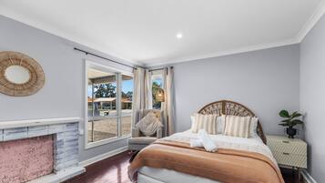 4 bedrooms, desk, iron/ironing board, free WiFi