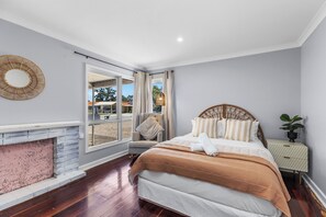 4 bedrooms, desk, iron/ironing board, free WiFi