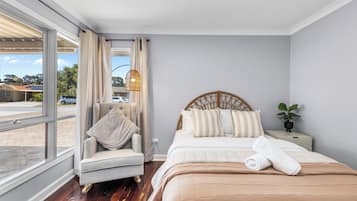 4 bedrooms, desk, iron/ironing board, free WiFi