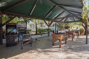 Property grounds - Holiday Home 'Seaside 423A' with Shared Pool, Wi-Fi and Air Conditioning (Santa Luzia)