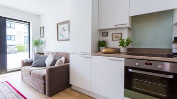 Fridge, microwave, oven, coffee/tea maker