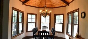Golden Grove Cabin - 5-bedroom Mountain Home with Fire Pit, Decks and Privacy