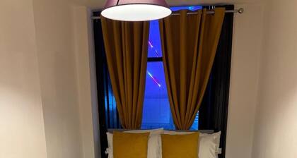 Cozy Stay for Lovers in City Center ,easily accessible to all amenities .