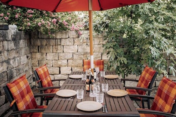 Outdoor dining