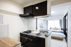 Habitación estándar con 2 camas individuales, para no fumadores, sin servicio de limpieza | Cocina privada | Tetera eléctrica