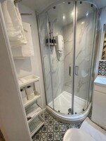 Double Room A, Patio, Courtyard View | Banheiro