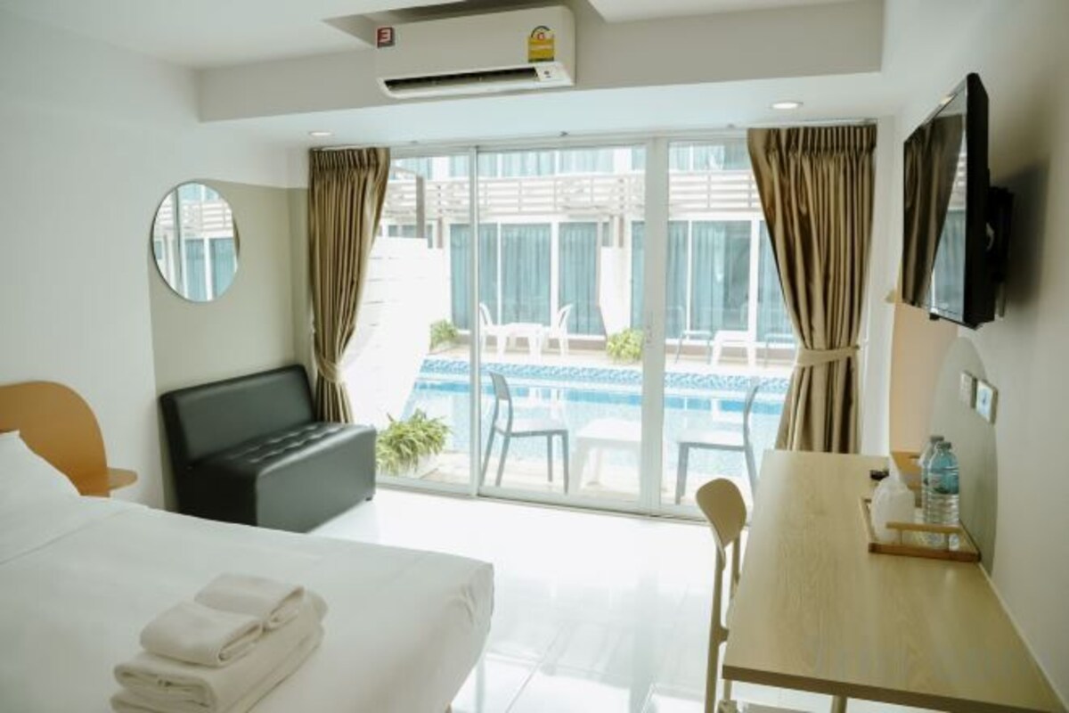 Deluxe Double Room With Pool Access
