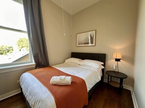 2 bedrooms, desk, iron/ironing board, free WiFi