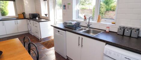 Dishwasher, cookware/dishes/utensils