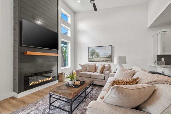 Smart TV, fireplace