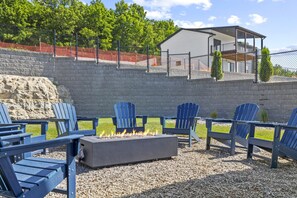 Property grounds - Lake Retreat | Poolside, Dock & 2 Living Spaces (Reeds Spring)