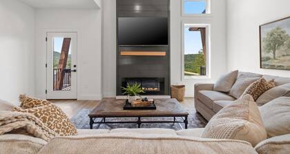 Lake Retreat | Poolside, Dock & 2 Living Spaces