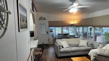 Télévision, cheminée