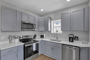 Private kitchen - Updated 4BR/2.5BA Townhome, 5-Min Walk to Nationwide Children’s Hospital (Columbus)