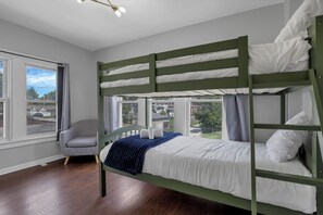 Iron/ironing board, Internet, bed sheets