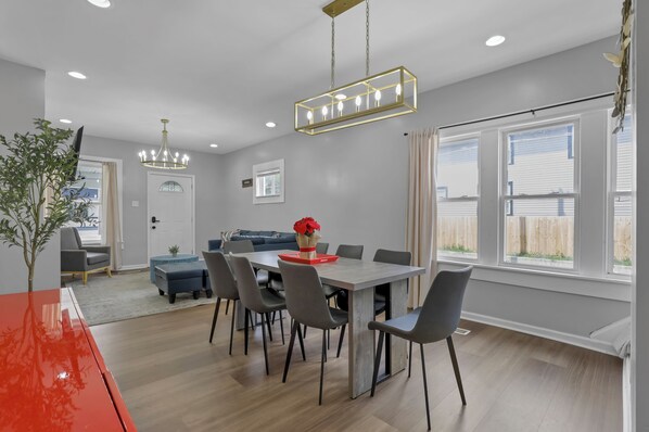 Dining - Updated 4BR/2.5BA Townhome, 5-Min Walk to Nationwide Children’s Hospital (Columbus)