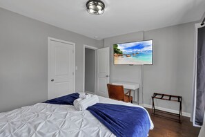 4 bedrooms, iron/ironing board, Internet, bed sheets - Updated 4BR/2.5BA Townhome, 5-Min Walk to Nationwide Children’s Hospital (Columbus)