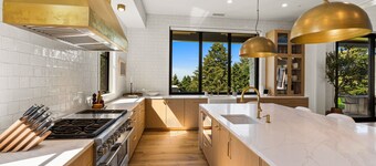 Resolute Ridge: Peak Lodge