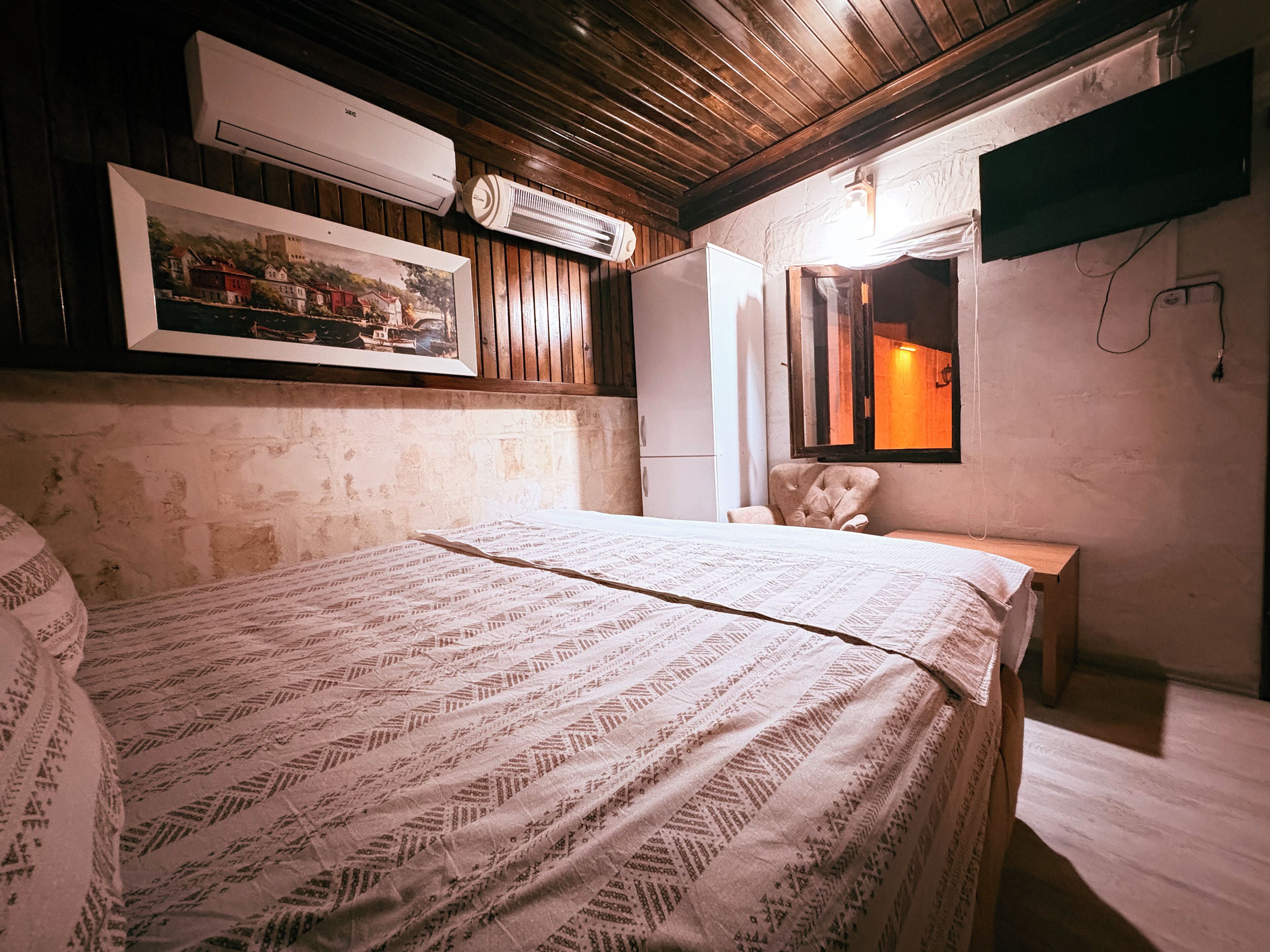 Standard Room | Desk, laptop workspace, iron/ironing board, free WiFi