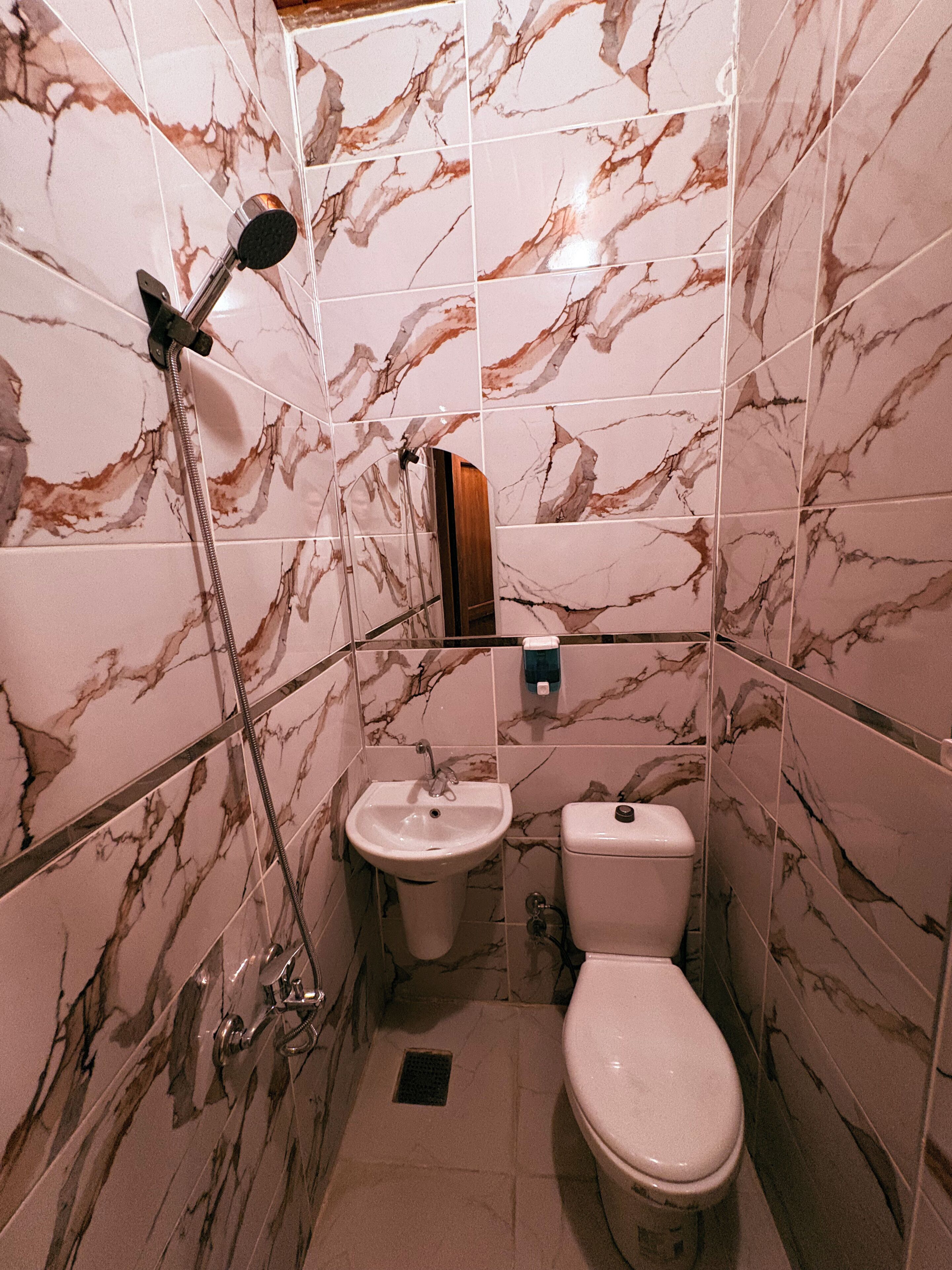 Economy Room | Bathroom | Shower, hair dryer, towels, soap