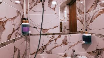 Standard Room | Bathroom