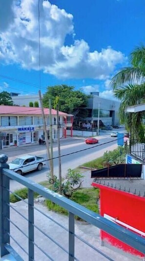 Property grounds - Charming studio in enjoyable Dar es Salaam with AC (Dar es Salaam)